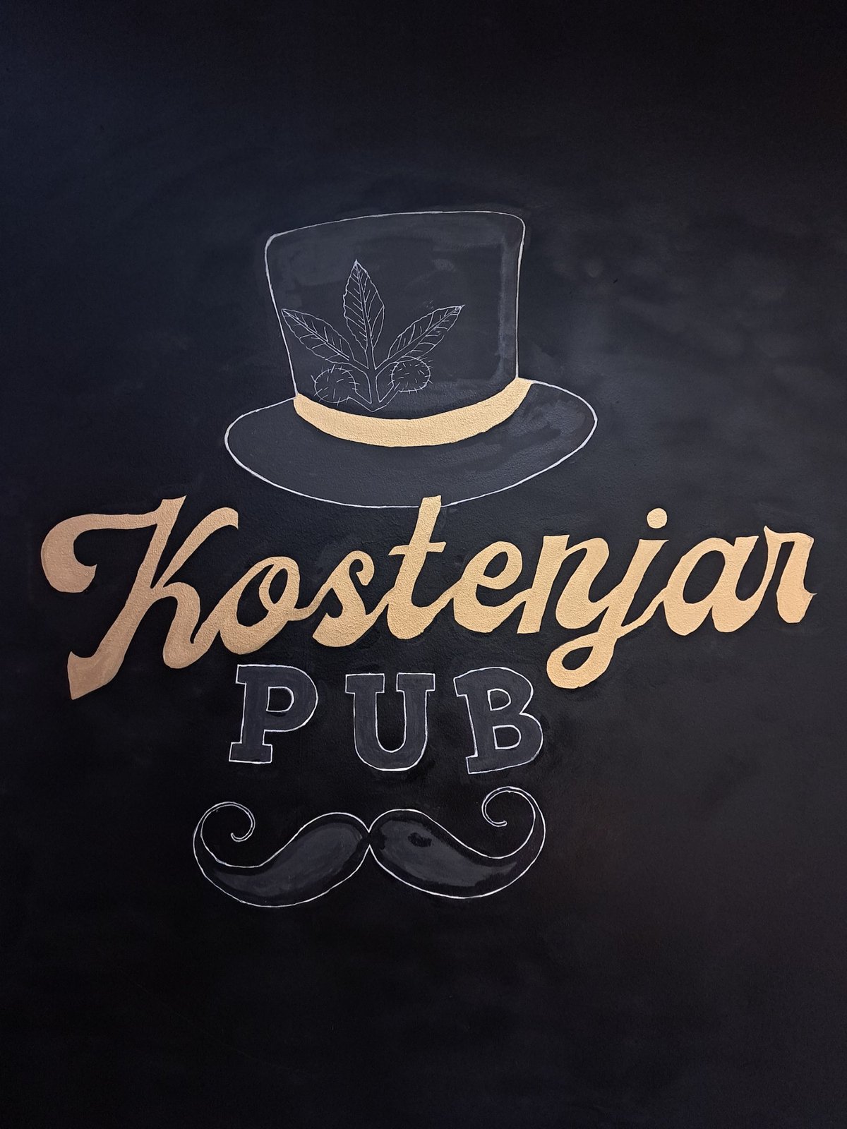 Ručno slikan logotip Kostenjar Pub na zidu — poslovni prostor, Lisica Murali