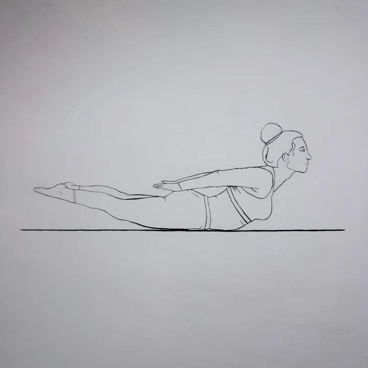 Minimalistički mural yoga figure u teretani — Lisica Murali